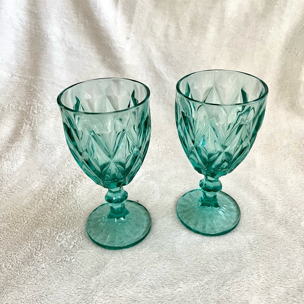 SOLD ✨ Vintage Seafoam Glass Goblets - Picture 3 of 3